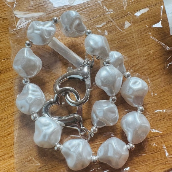 Bloomingdale’s blue cosmetic/ travel/ handbag with straps new - Picture 4 of 4